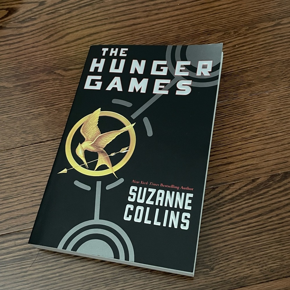 The Hunger Games by Suzanne Collins - Paperback
